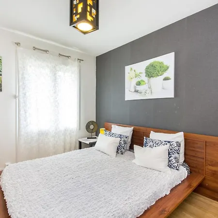 Au Coeur De - 70 M² - Parking Inclus