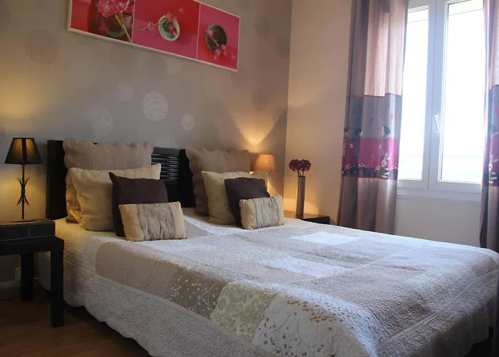 Au Coeur De - 70 M² - Parking Inclus Lägenhet *